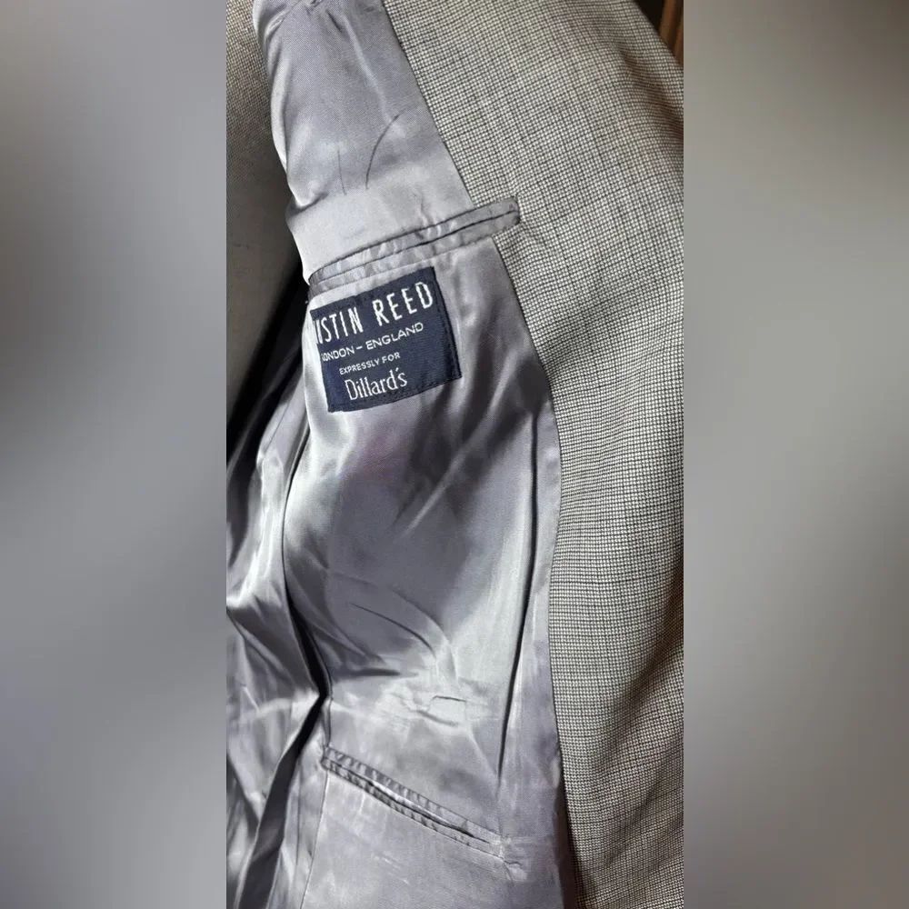 Austin Reed Light Grey Textured Three-Button Suit Jacket Size 41R EPC - Picture 10 of 12